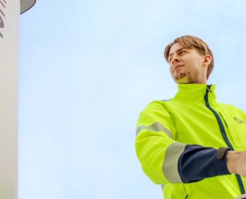 Sähköautojen latausratkaisut Elteliltä